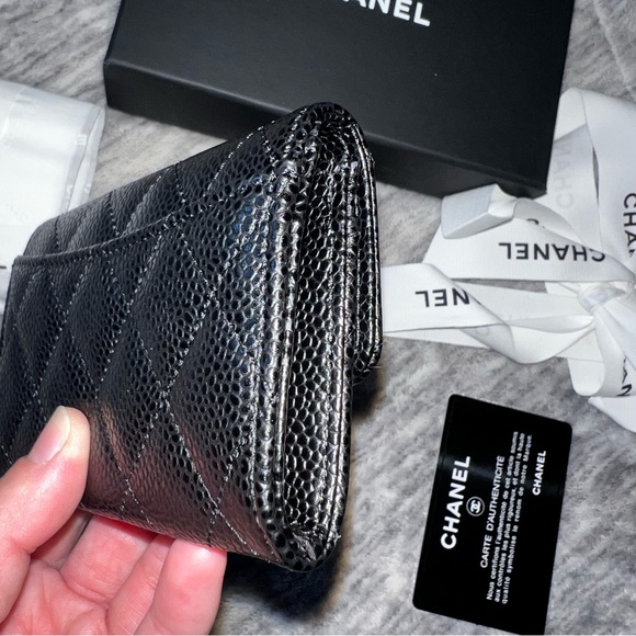 CHANEL CAVIAR CC LOGO CARD HOLDER WALLET - Picture 4 of 16